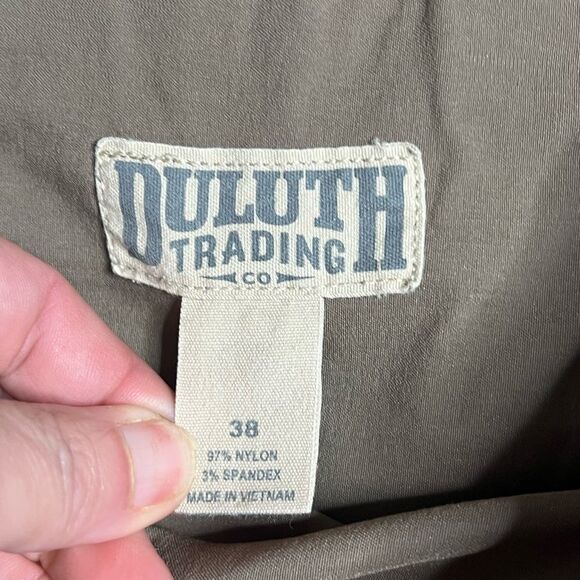 Duluth Trading Co Men's Cargo Shorts - Brown 97% Nylon - Picture 3 of 4